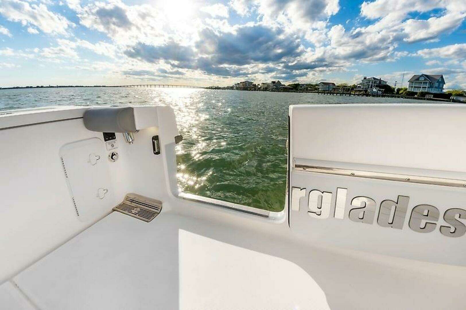 2023 Everglades 335CC - Image 35