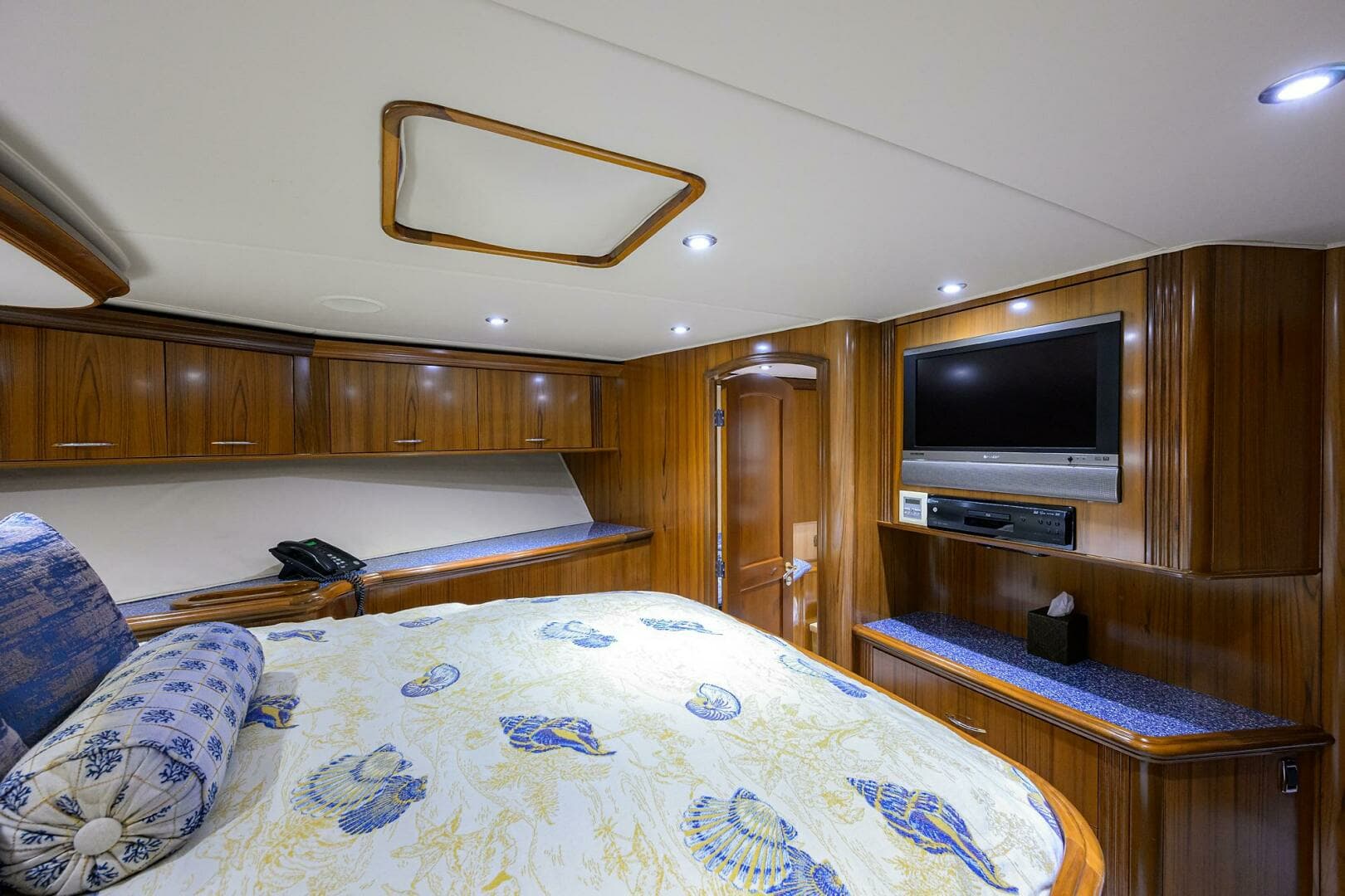 2004 Sea Force IX 82 Enclosed Bridge - Image 39