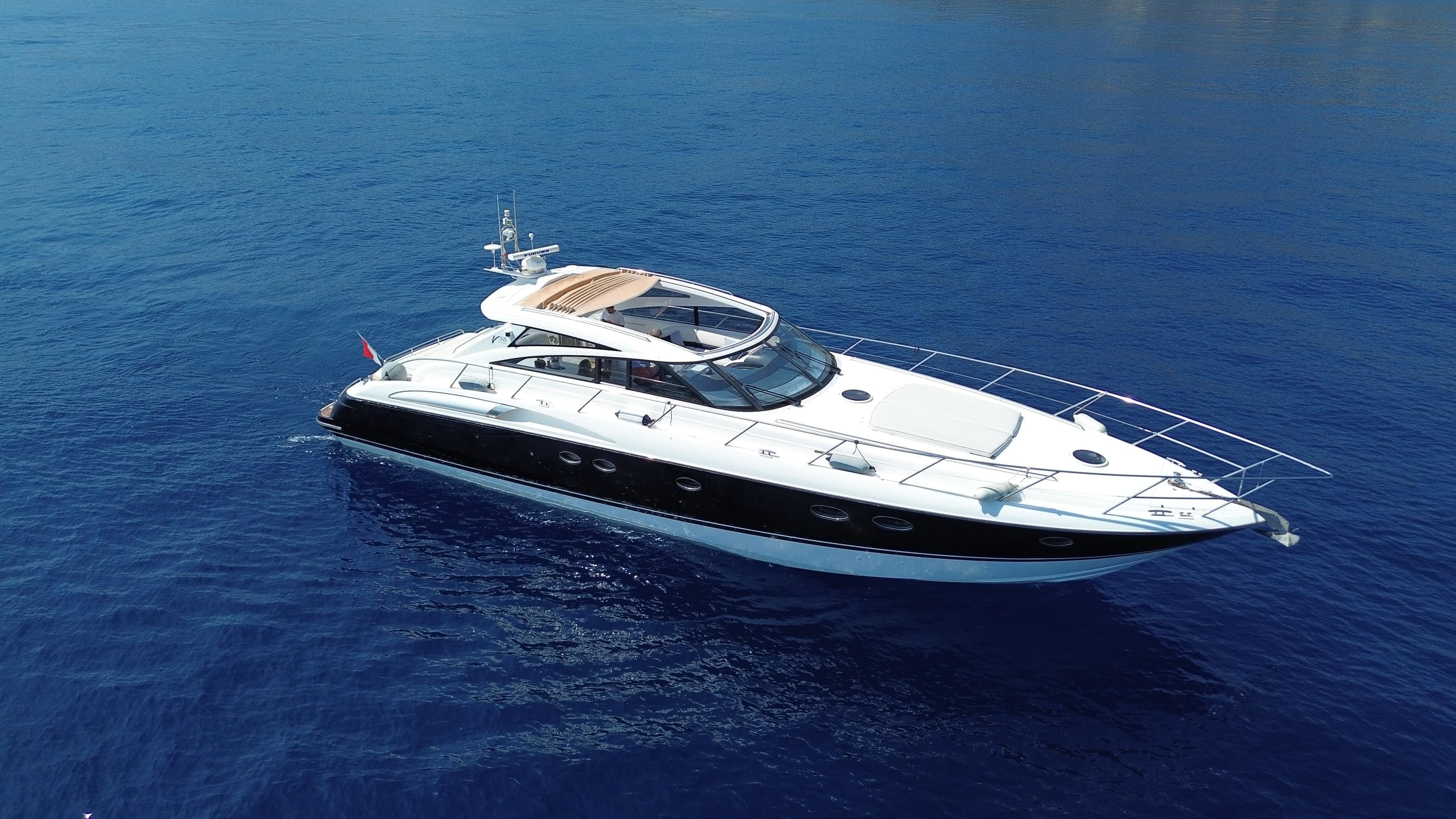Princess V58 – 2006 – Timeless British Elegance with 3 Cabins, Huge Cockpit & Strong Performance