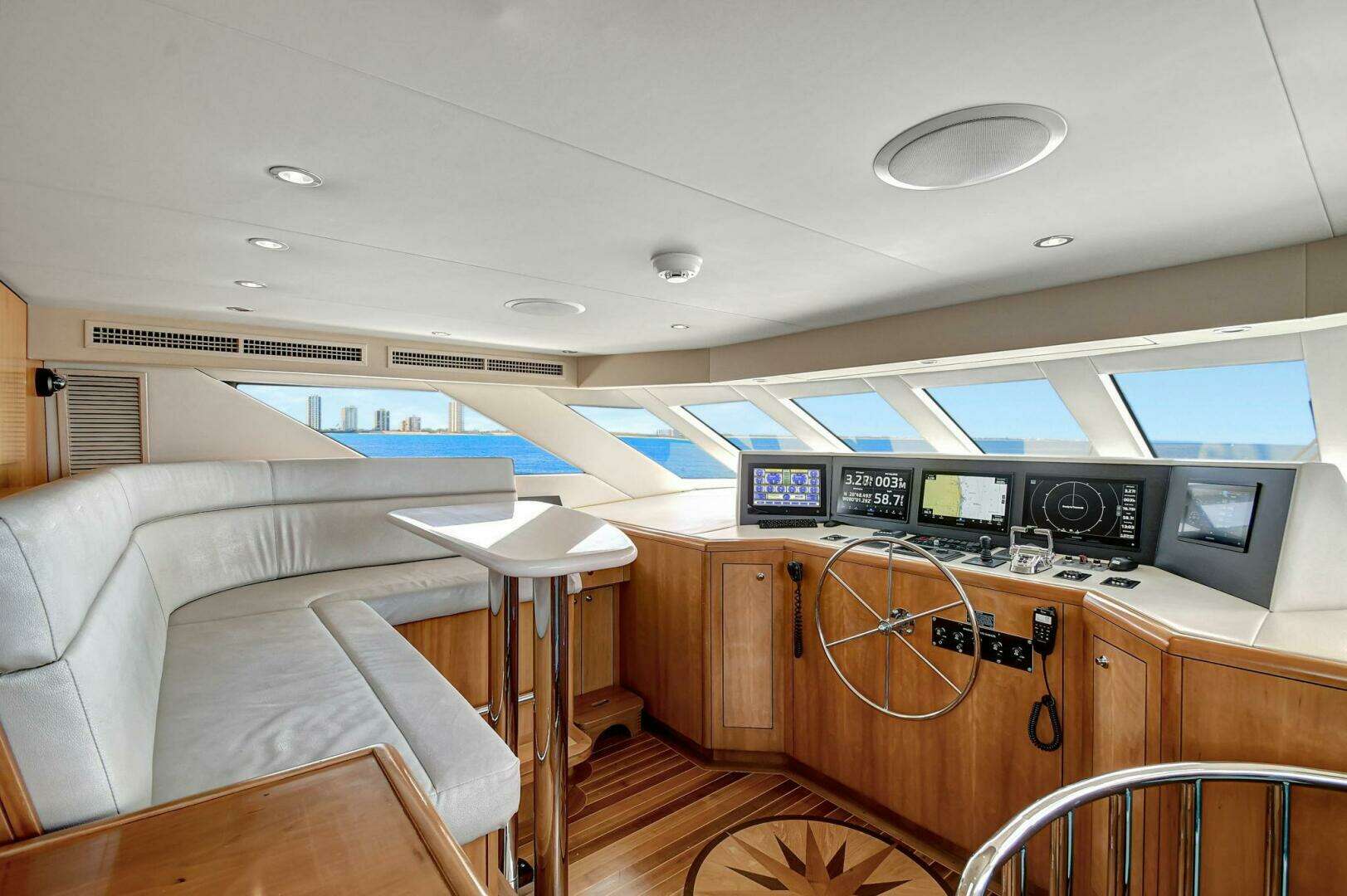 2005 Hatteras — - Image 18