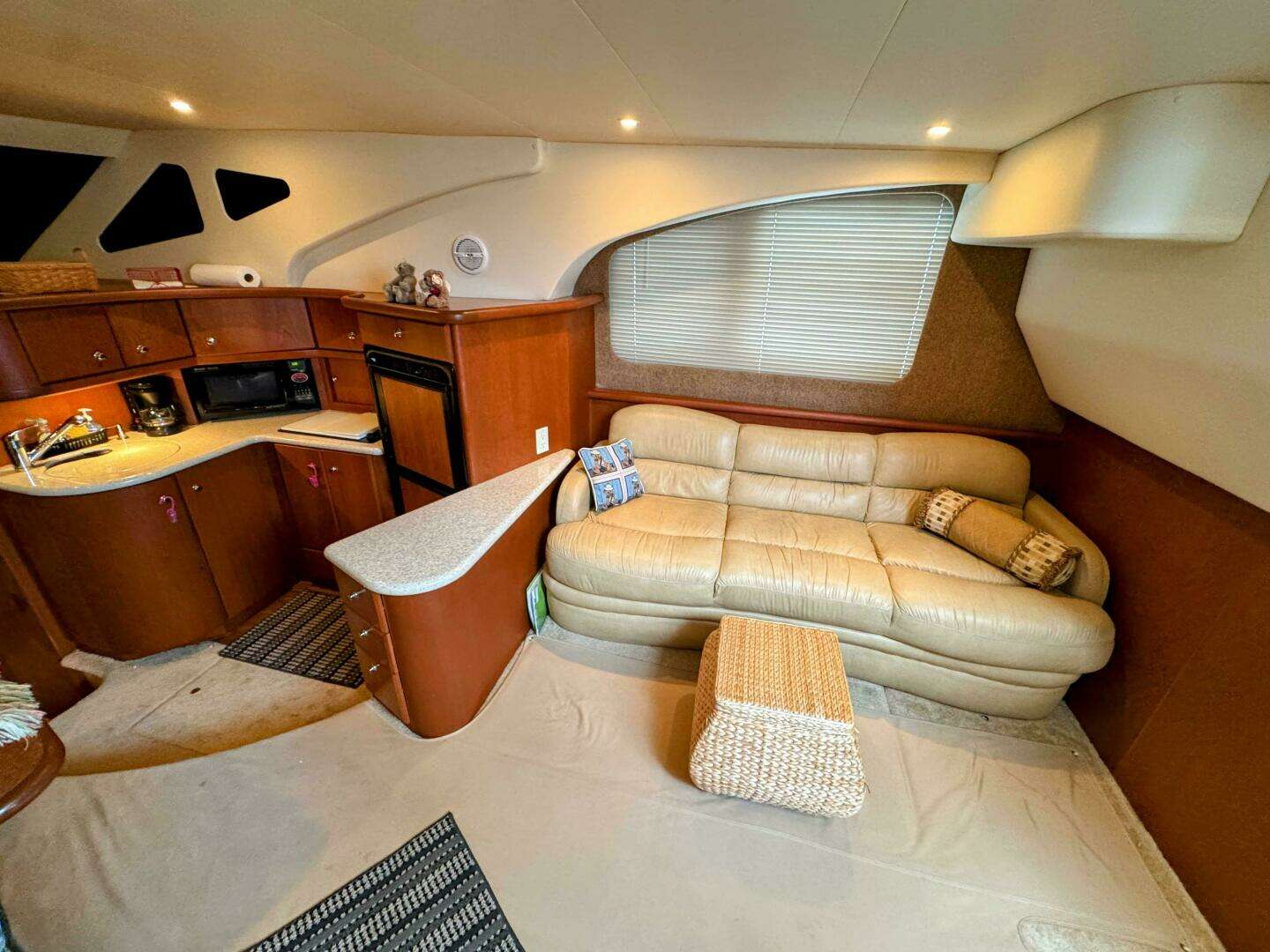 2005 Silverton 35 Motor Yacht - Image 29
