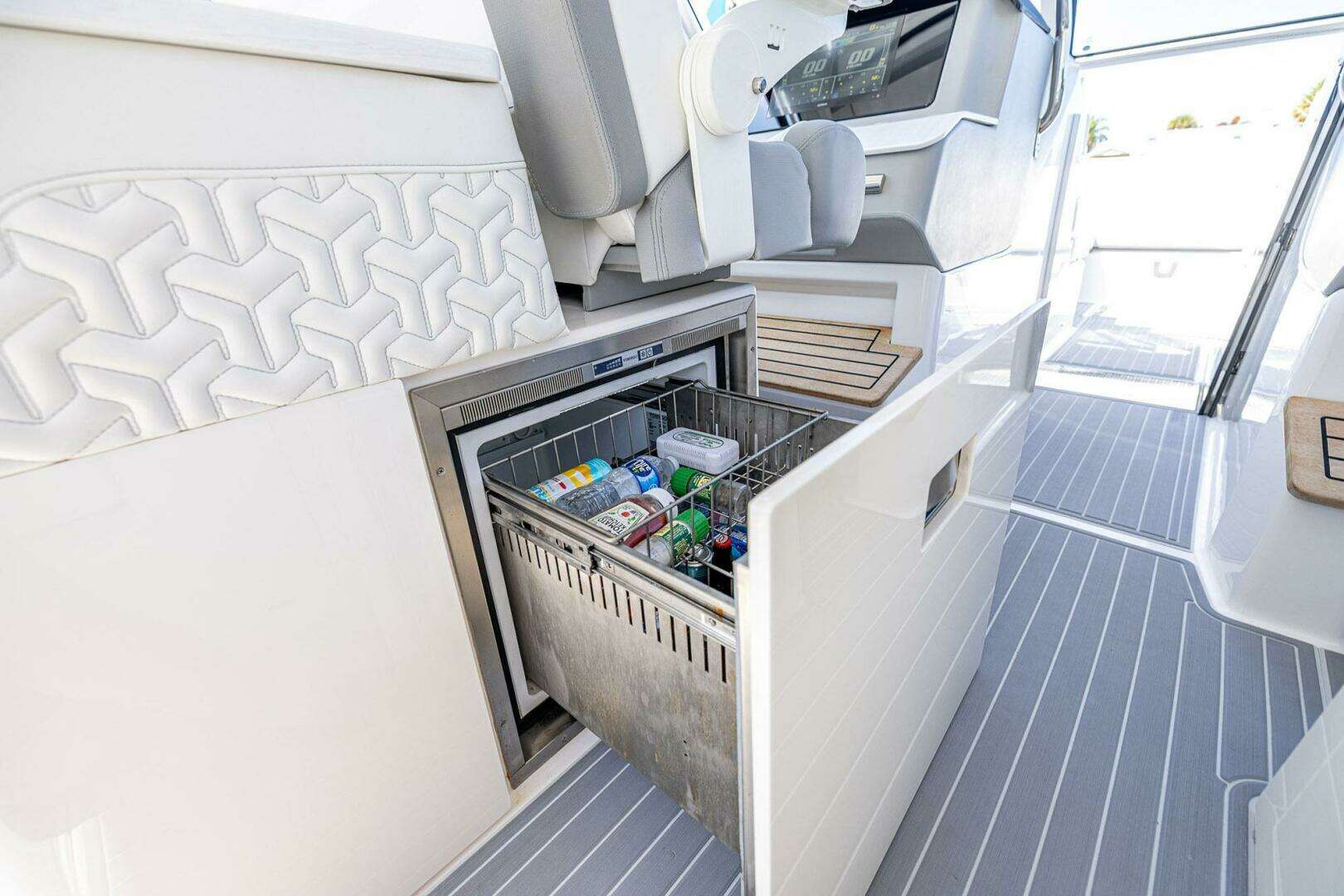 2022 Regal LX 36 - Image 40