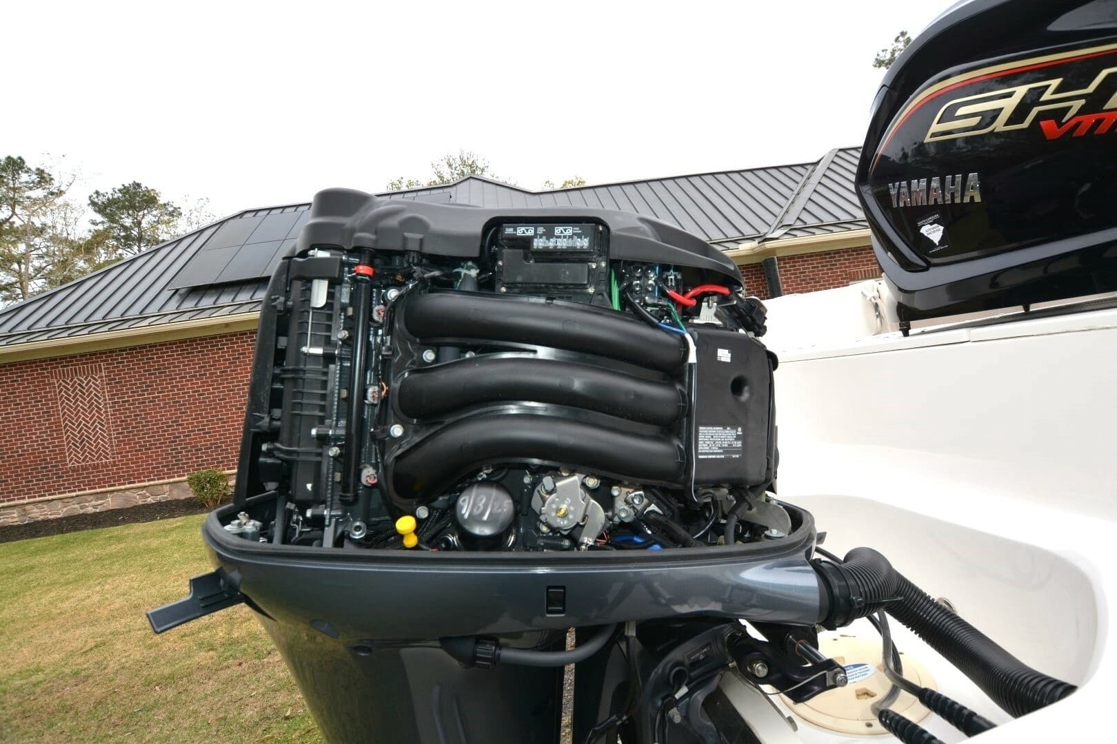 2023 Robalo R230 - Image 15