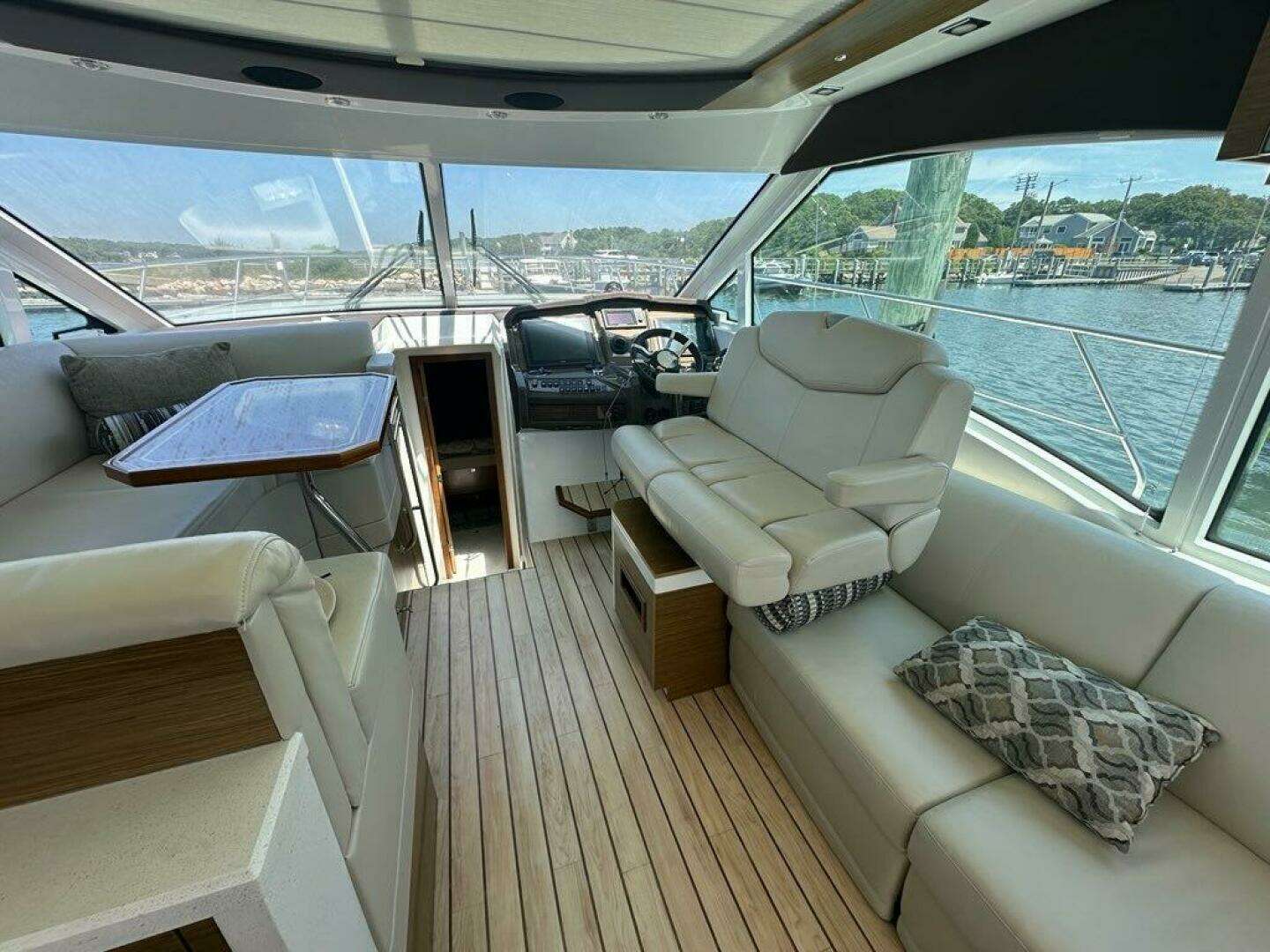2015 Cruisers Yachts Cantius - Image 17