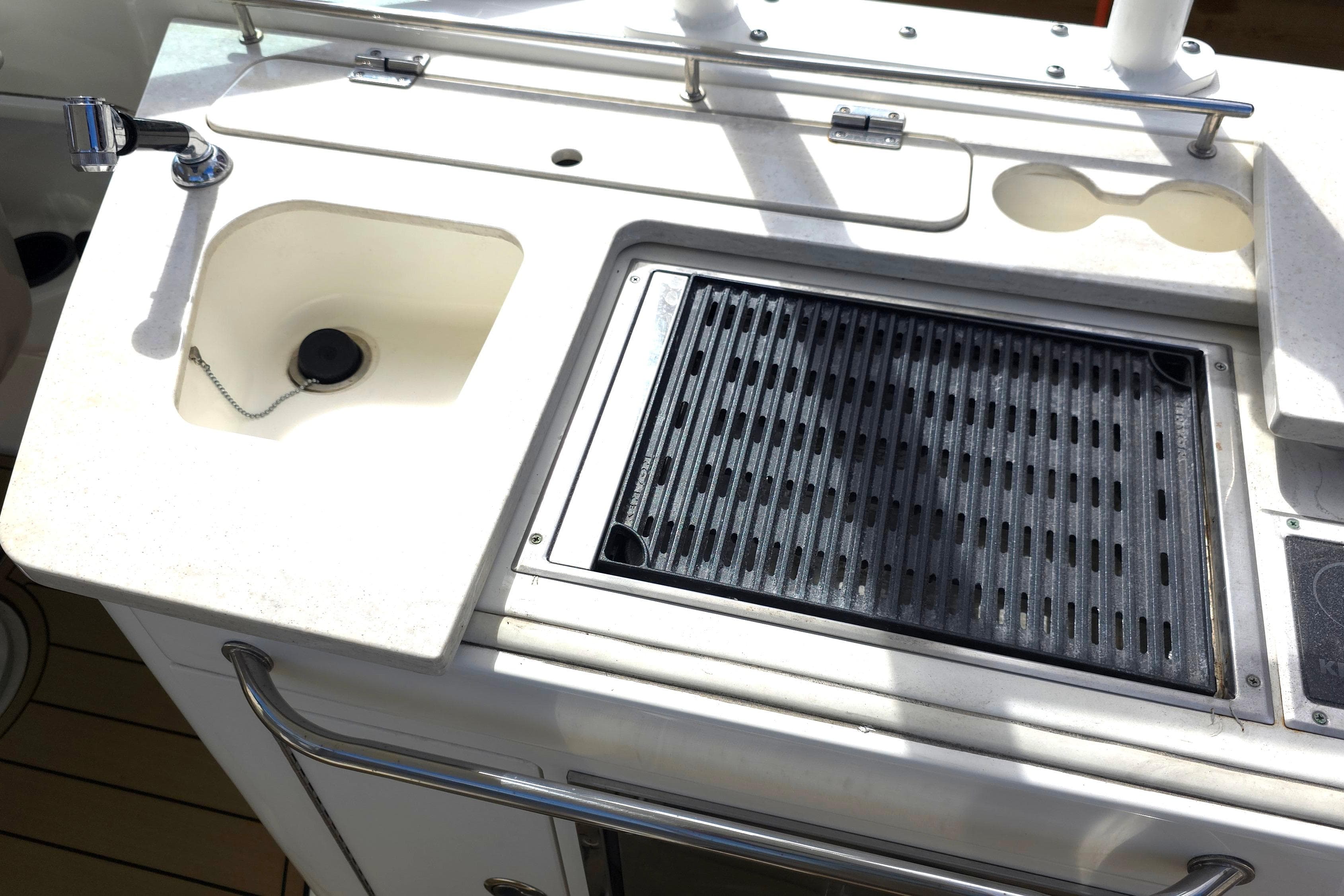 Outdoor sink and grill on a 2015 Boston Whaler 270 Vantage boat.
