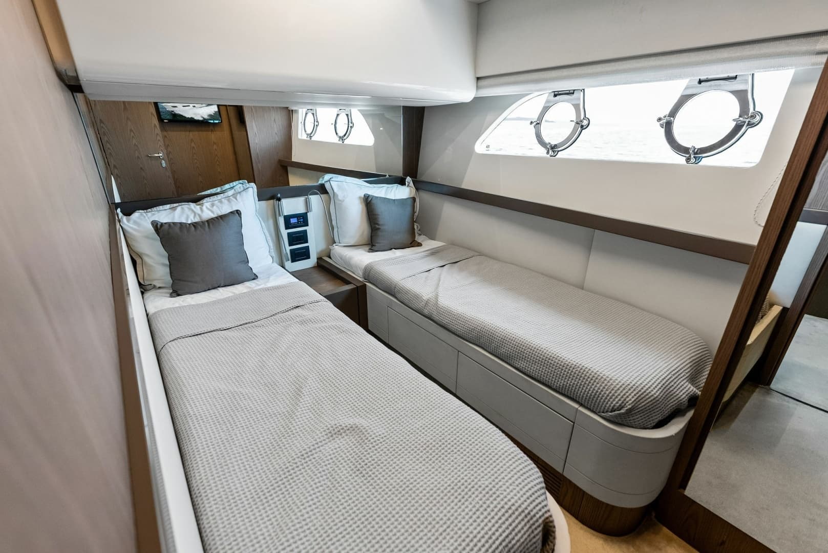 2018 Ferretti Yachts 800 - Image 61
