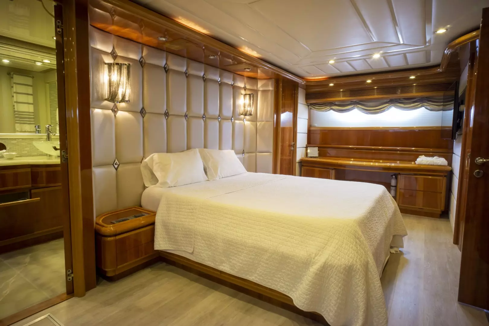 2000 Ferretti Yachts Custom Line 94 - Image 34