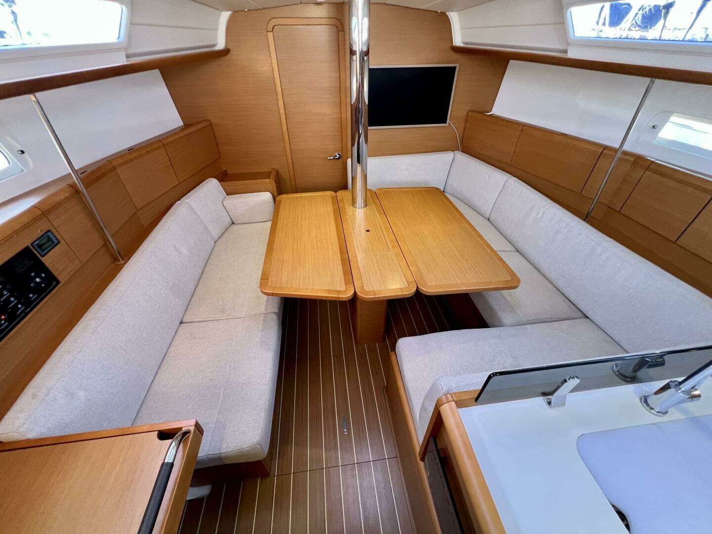 2013 Jeanneau 379 - Image 68
