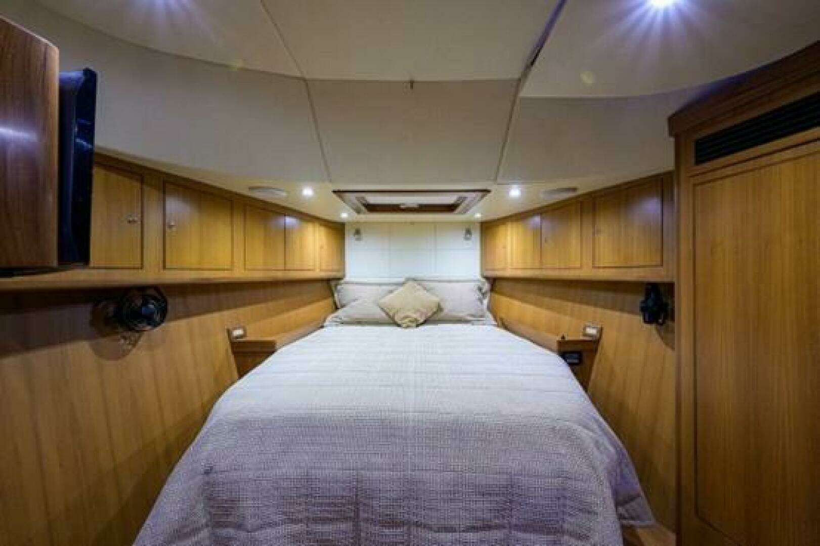 2009 Hylas 70 Sail - Image 18