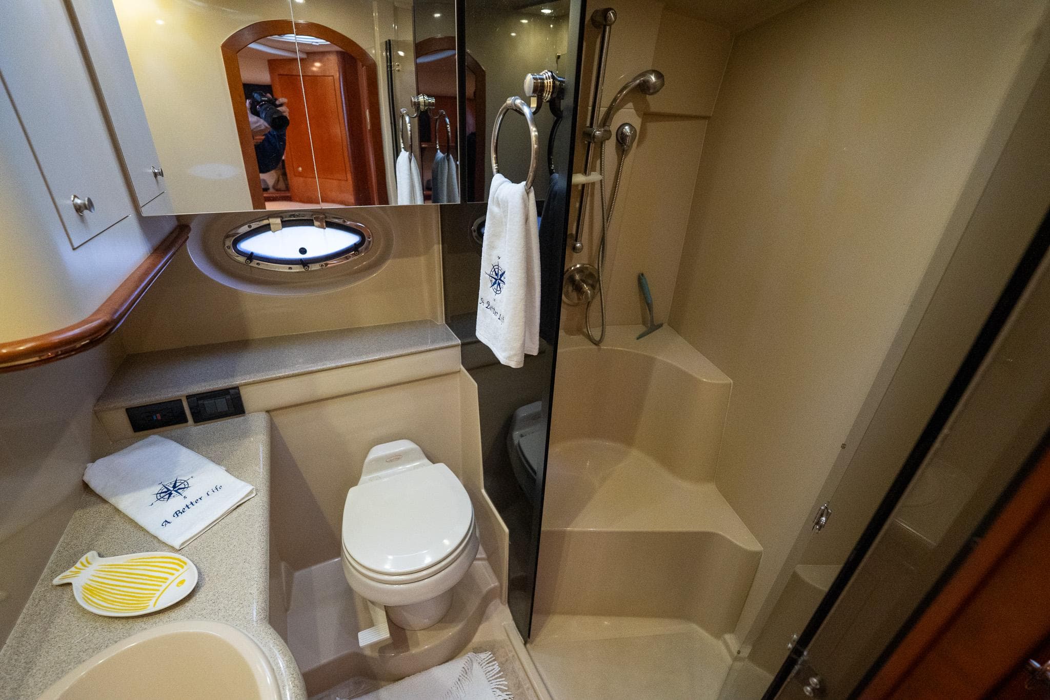 2004 Cruisers Yachts 370 Express - 57