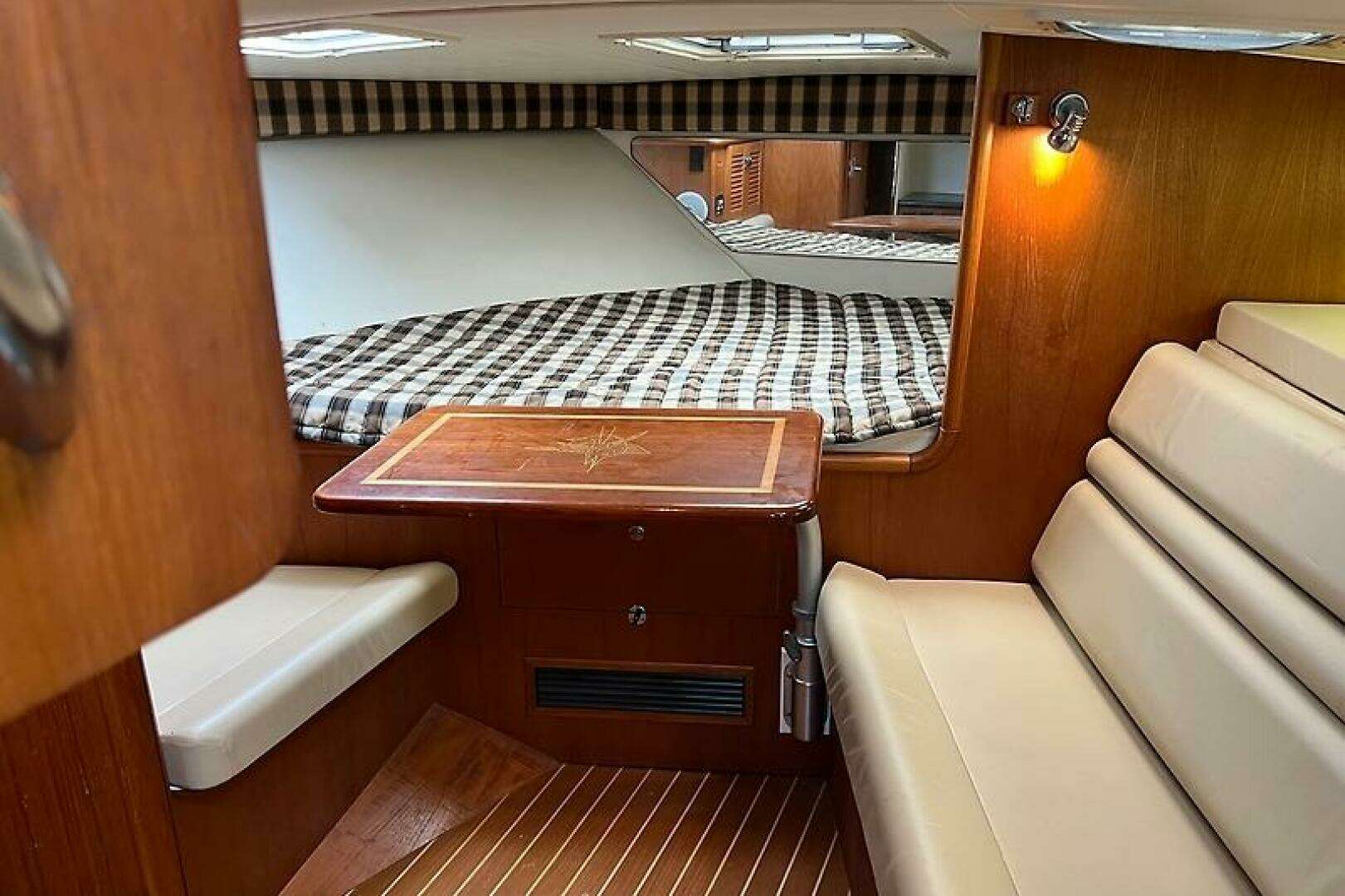 2001 Pursuit 3000 Offshore - Image 15