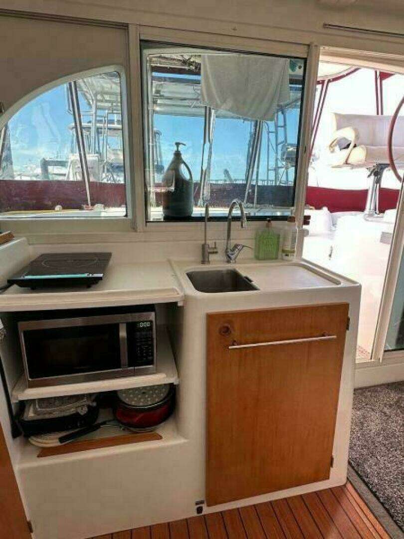 2004 Lagoon 380 - Image 16