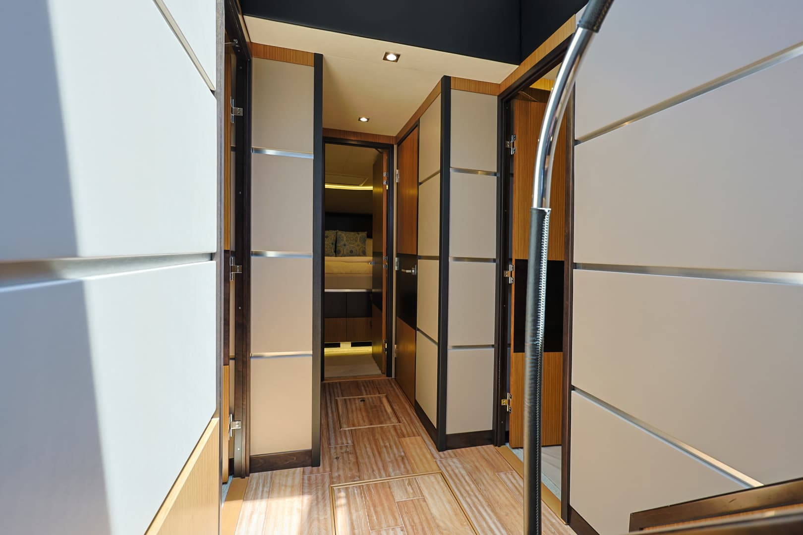 2017 Sea Ray L650 Fly - Image 40