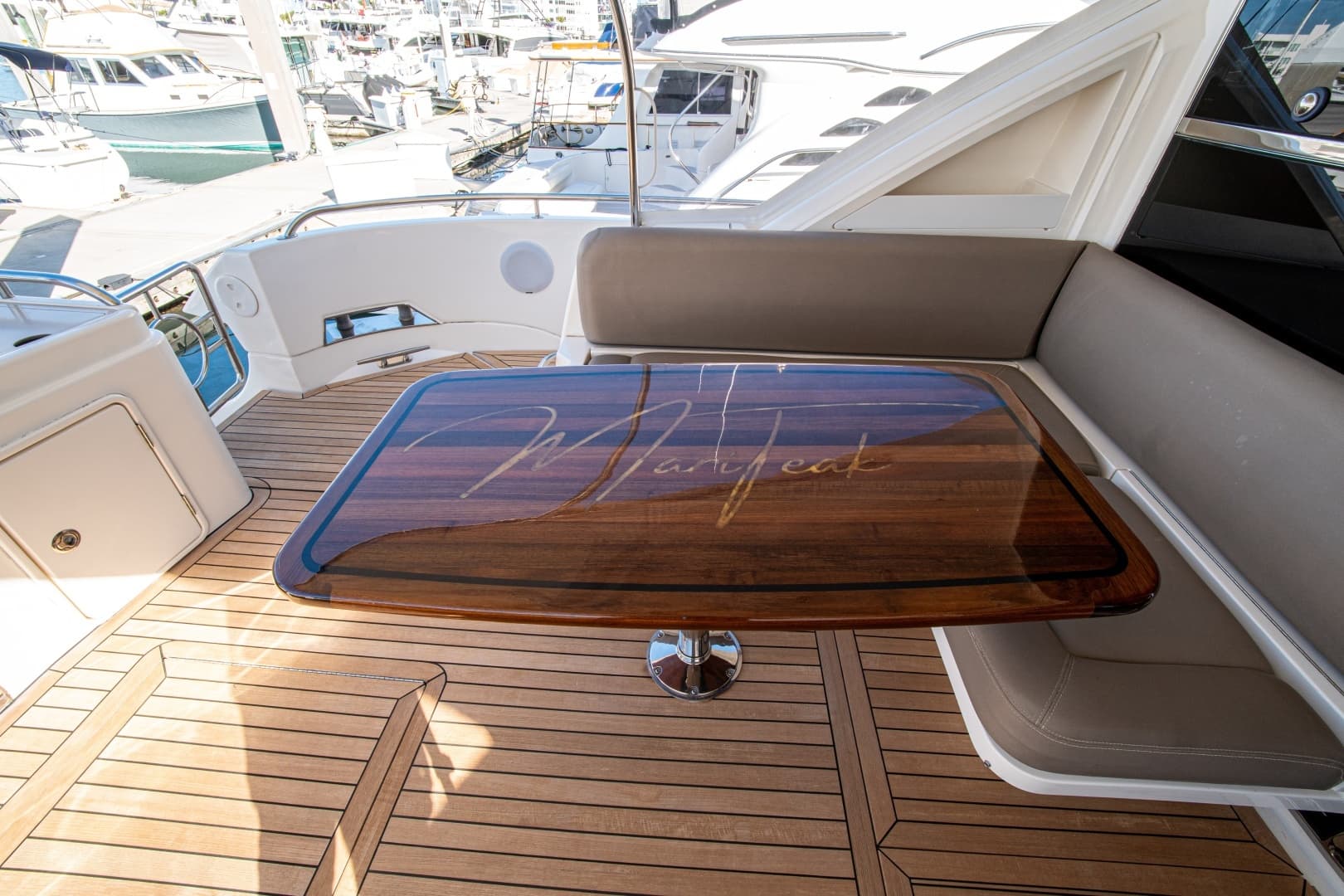 2015 Riviera 6000 Sport Yacht - Image 24