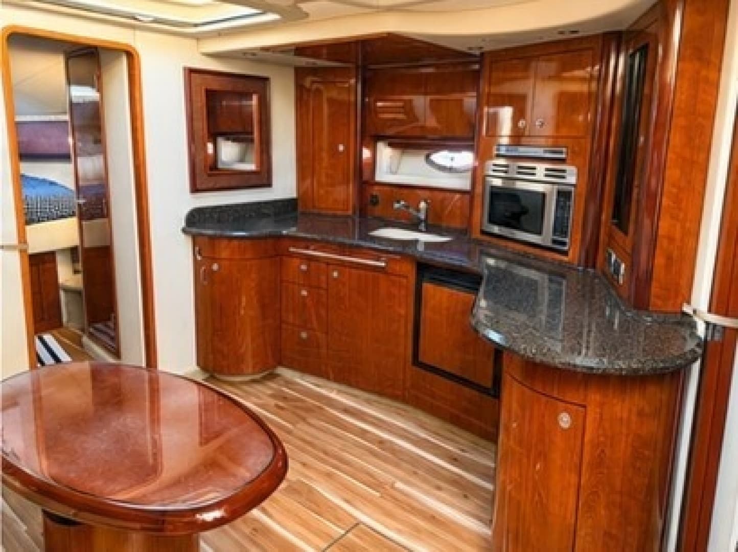 2005 Sea Ray 420 Sundancer - Image 7