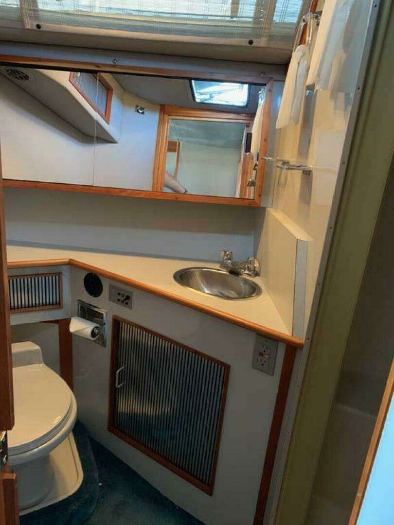 1989 Sea Ray 390 Express - Image 6