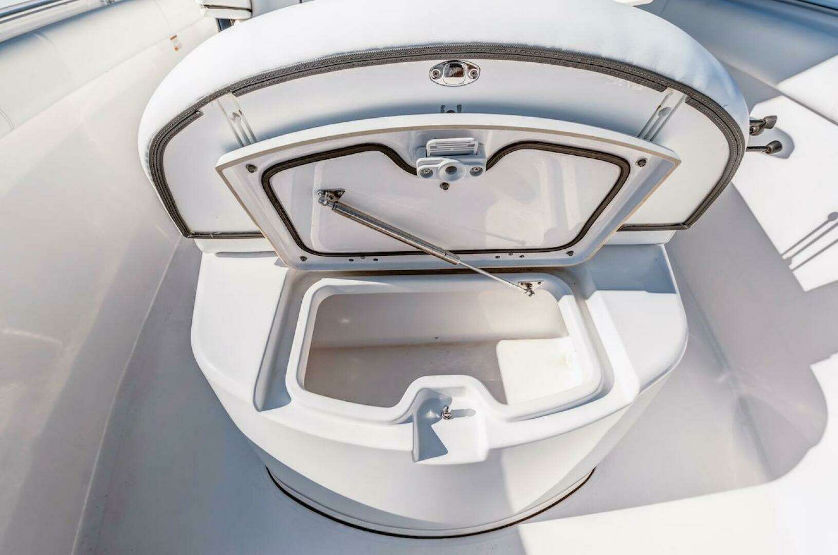 2022 Sportsman Open 352 Center Console - Image 38