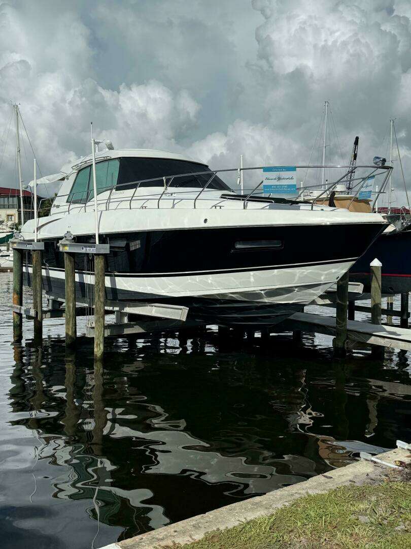 2012 Cruisers Yachts 48 Cantius - Image 24