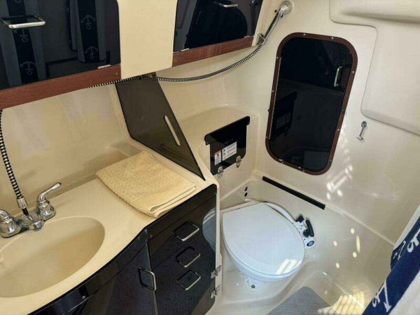 1995 Hunter 336 - Image 33