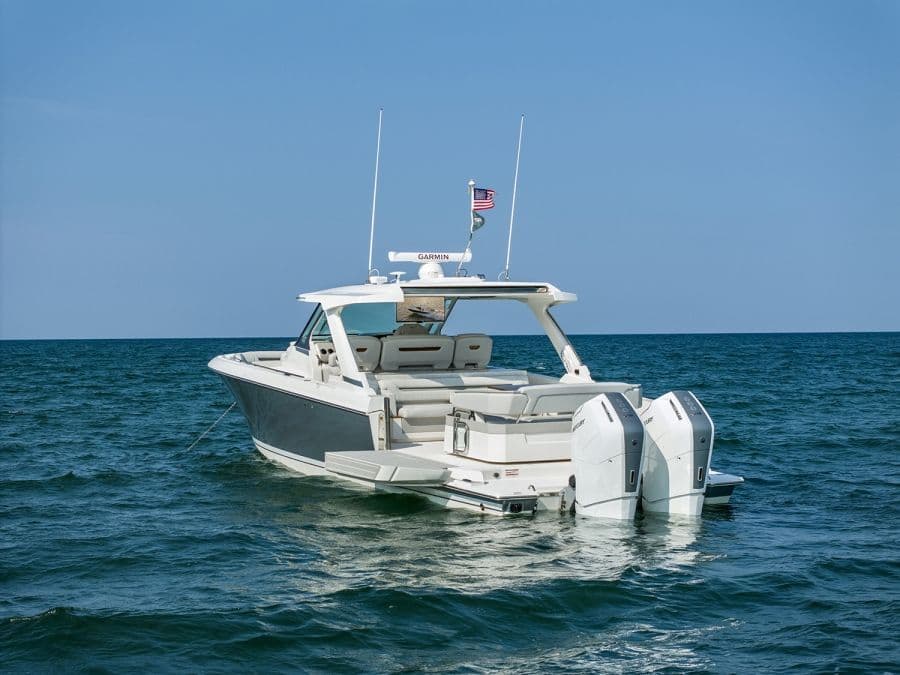 2027 TIARA YACHTS 43 LS - Image 10