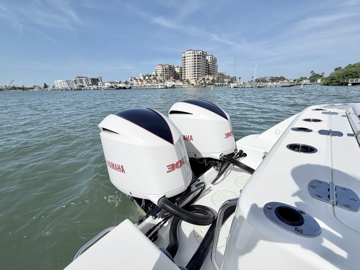 2021 Robalo R302 Center Console - Image 7