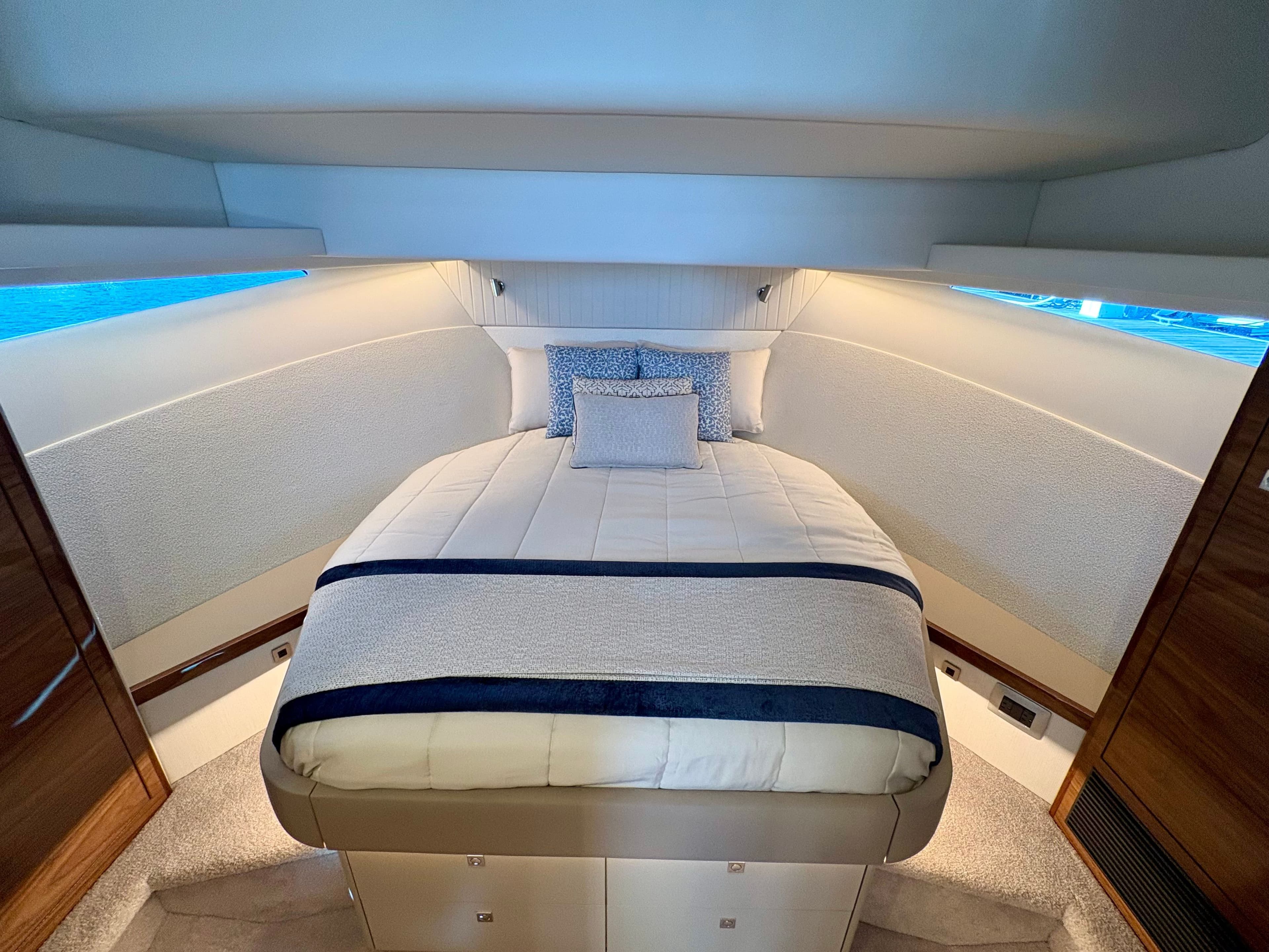2027 RIVIERA 4300 SE - Image 15