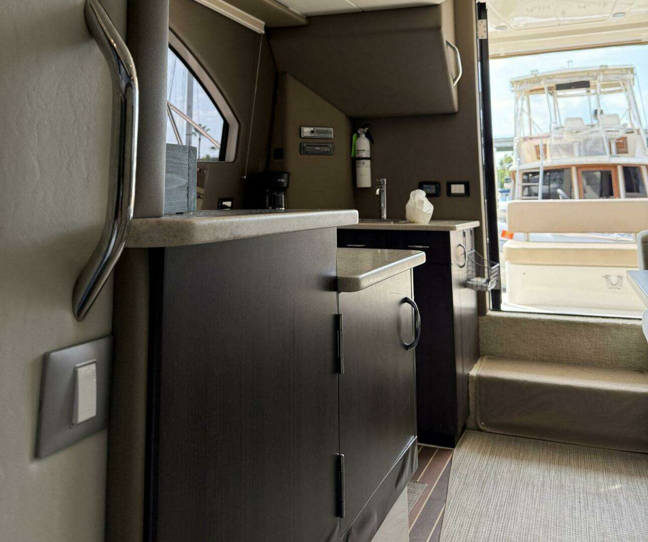 2013 Carver C-34 Command Bridge - Image 14